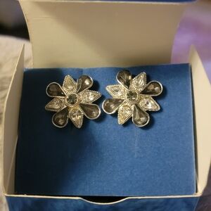 Elegant Silver Flower Earrings